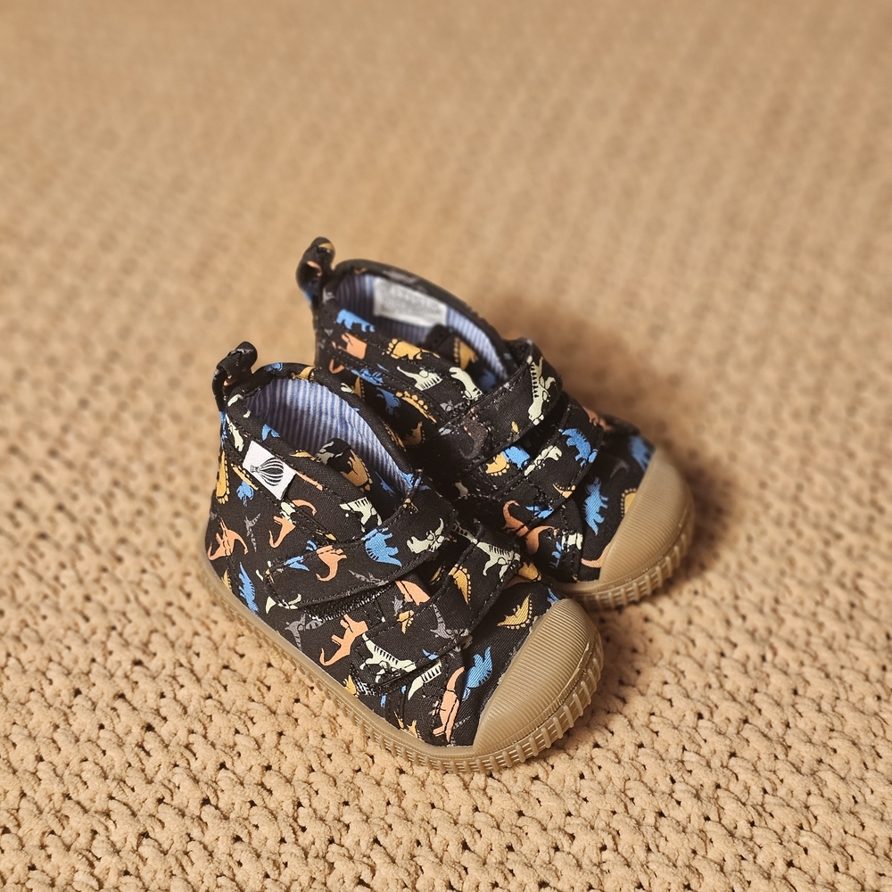 Copper Key Black Canvas Baby Sneakers w Multicolor Dino Print and Tan Soles SZ 4